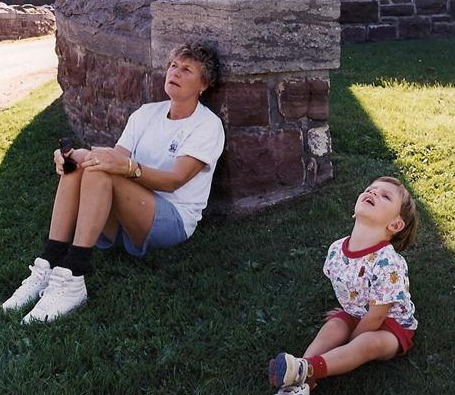 /pfpPhotos/uploads/NV0022/NV0022_Cam and Grandma at Shelburn Falls 1997_1_crop.jpg